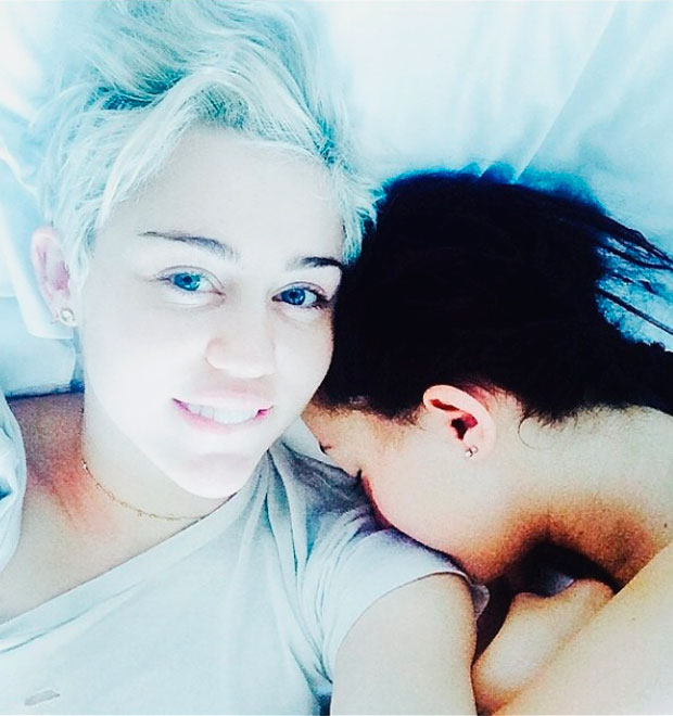 Miley Cyrus é elogiada pela irmã em rede social