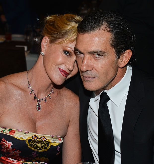 Melanie Griffith usa aliança de casamento mesmo após anunciar separação