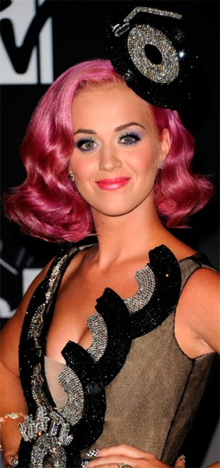 Katy Perry vai arrecadar fundos para <i>ONG</i> que ajuda escolas