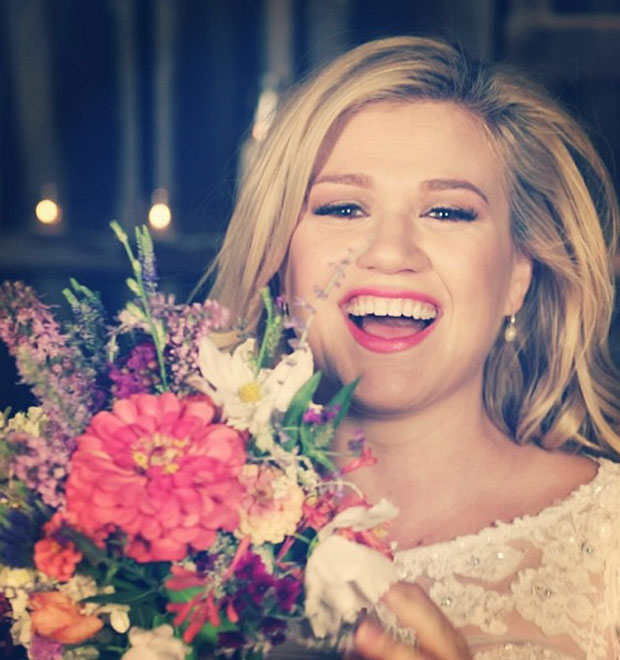 Kelly Clarkson dá à luz sua primeira filha