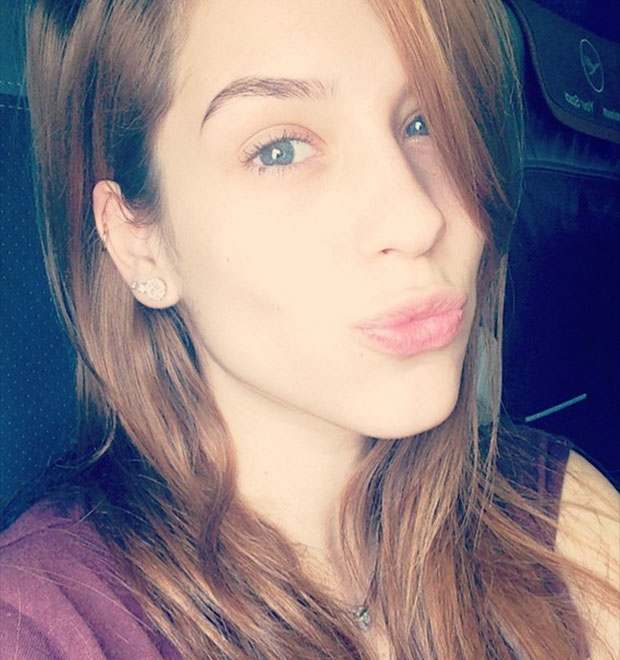 Sophia Abrahão posa sem maquiagem e faz mistério sobre viagem