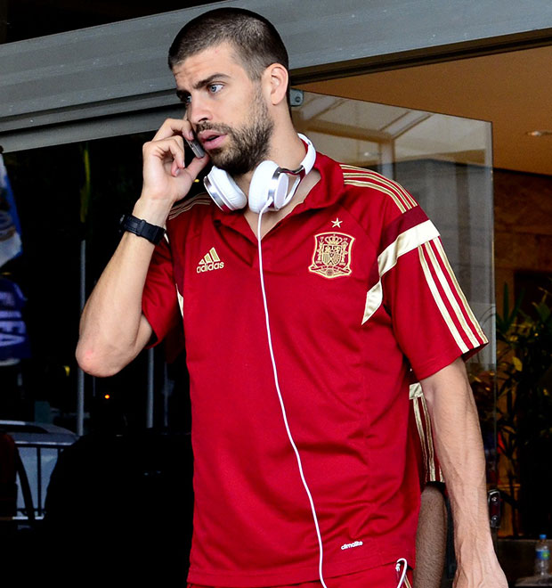 Com a Espanha eliminada, Gerar Piqué aparece cabisbaixo