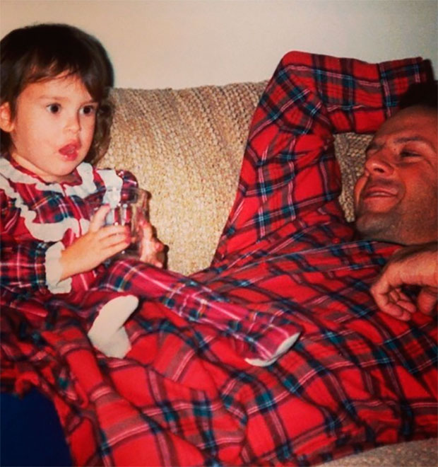 Filha de Bruce Willis posta foto do pai de pijama. Veja!