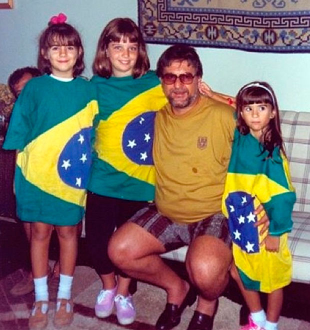 Tatá Werneck aparece em foto antiga usando camisa do Brasil