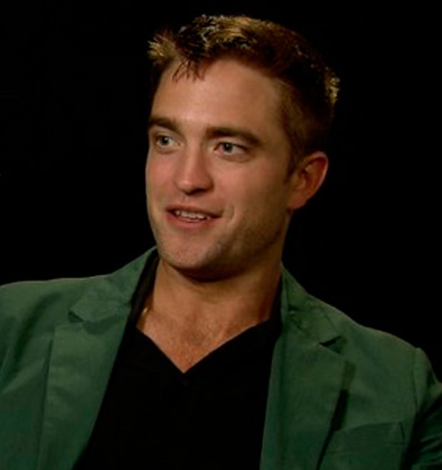 Robert Pattinson afirma que nunca fica muito tempo deprimido e dispensa terapia