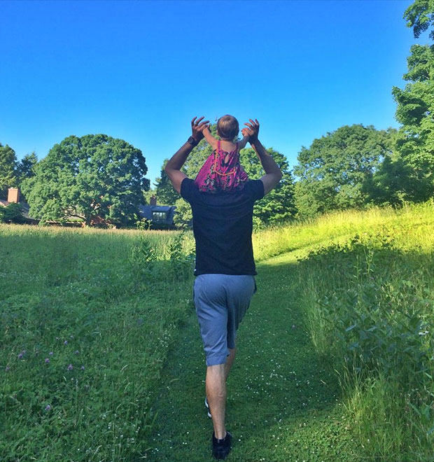 Gisele Bündchen mostra foto de momento fofo entre marido e a filha