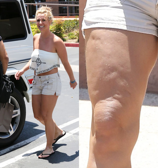 Britney Spears aparece sorridente e exibe celulite em flagra