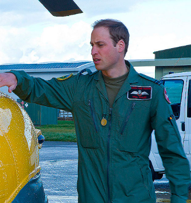Príncipe William ganha um helicóptero da Rainha Elizabeth II, diz revista