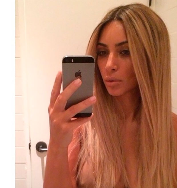 Kim Kardashian revela que as madeixas loiras foram apenas um truque. Entenda!