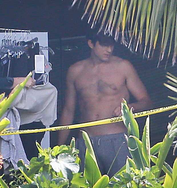 Ashton Kutcher aparece sem camisa durante gravação de comercial. Veja!