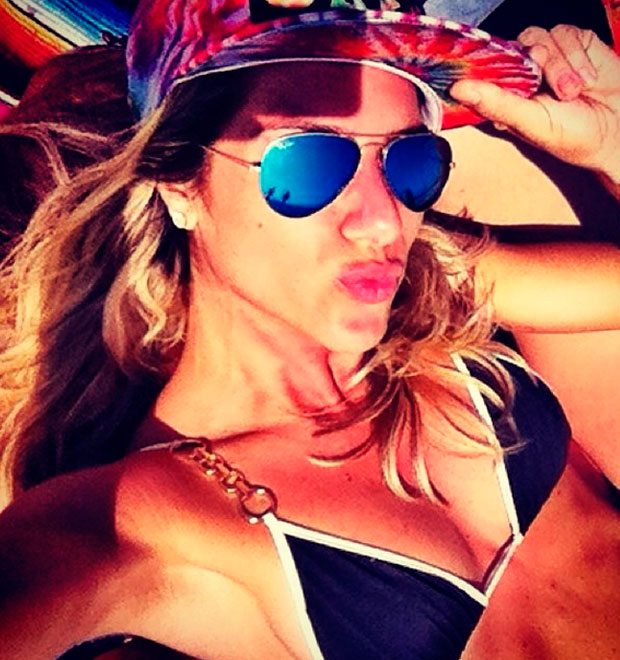 De biquíni, Giovanna Ewbank curte dia ensolarado em Nova York
