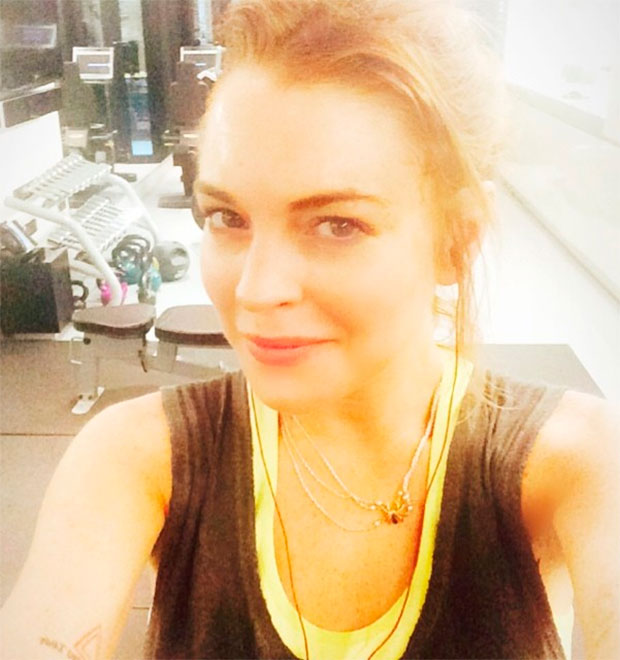 Lindsay Lohan faz <i>selfie</i> na academia