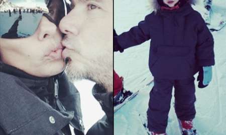 Adriane Galisteu posta foto beijando o marido na neve