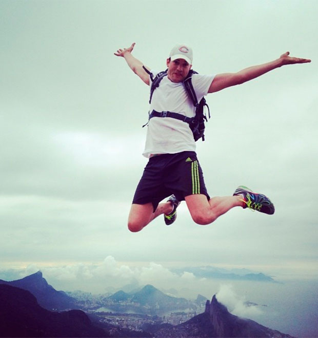 Ashton Kutcher visita a Pedra da Gávea com Luciano Huck