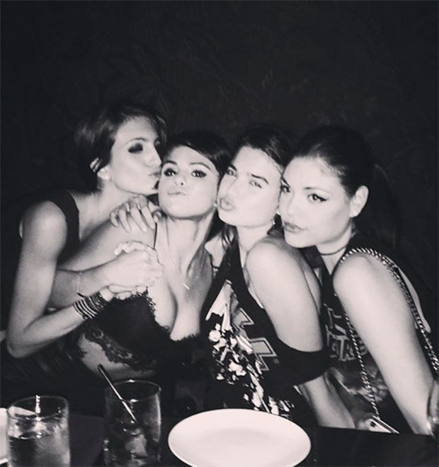 Selena Gomez estaria andando com más influências. Saiba mais!