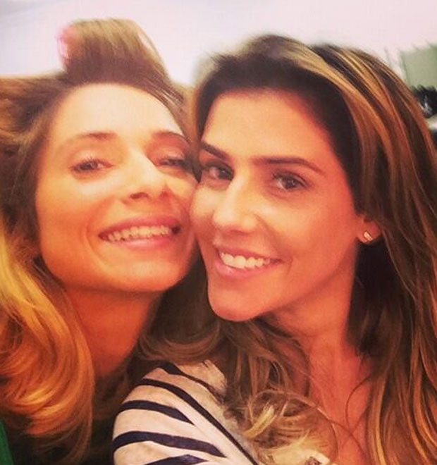 Letícia Spiller brinca que segurou Deborah Secco no colo