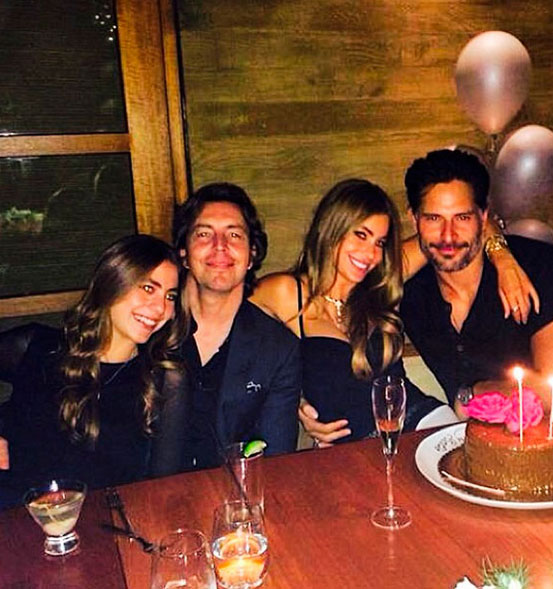 Julie Bower diz que Sofia Vergara e Joe Manganiello são <i>como uma explosão genética</i>