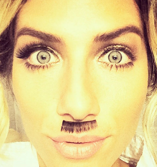 Giovanna Ewbank brinca no <i>Instagram</i> usando bigode, entenda!