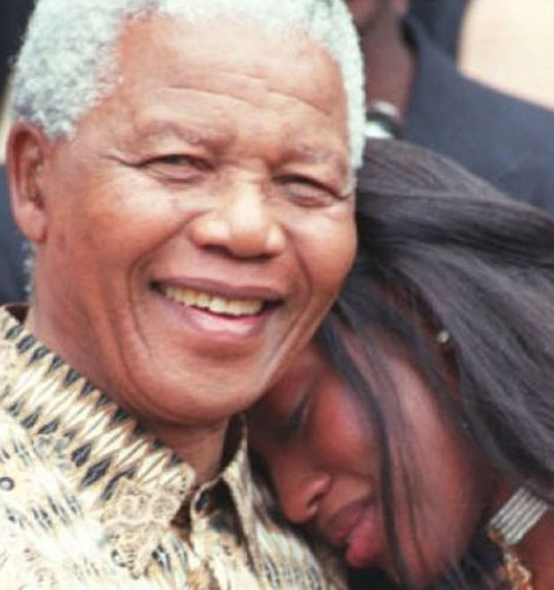 Naomi Campbell homenageia Mandela em rede social