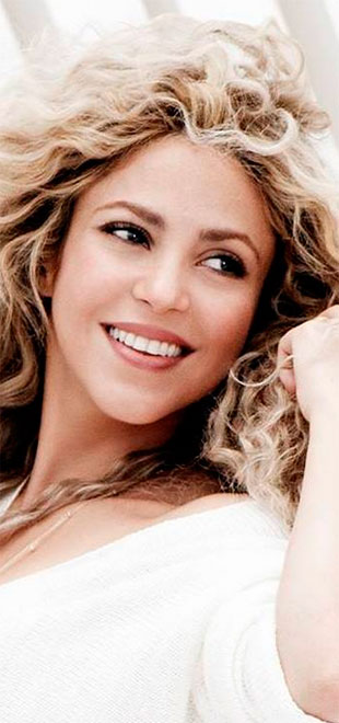 Com 100 milhões de curtidas, Shakira se torna a pessoa mais popular no <i>Facebook</i>