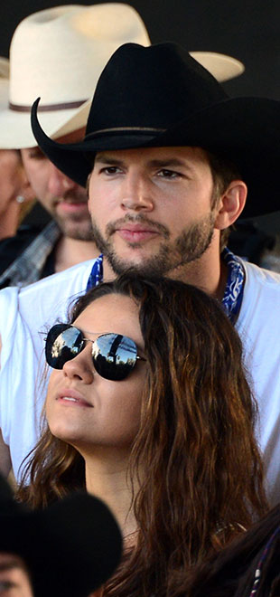 John Cryer diz para as pessoas deixarem Ahston Kutcher e Mila Kunis em paz