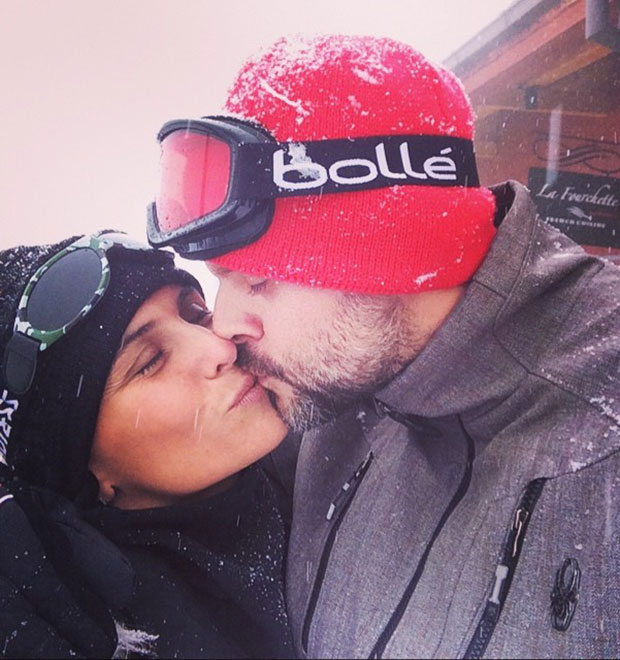 Giovanna Antonelli posta foto beijando o marido na neve
