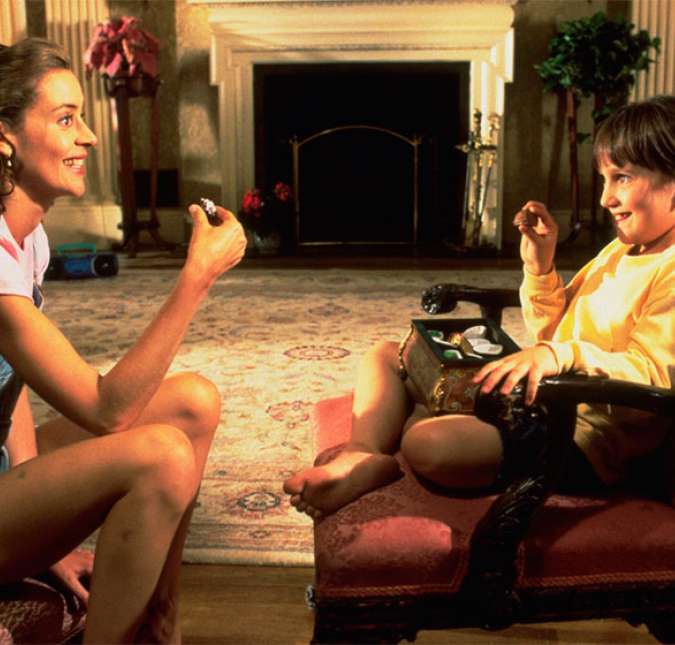 A Srta. Honey possui, em sua casa, um quadro com a imagem de seu pai, Magnus. No entanto, a imagem é, na verdade, de Roald Dahl, autor do livro Matilda, que deu origem ao filme. A Srta. Honey possui, em sua casa, um quadro com a imagem de seu pai, Magnus. No entanto, a imagem é, na verdade, de Roald Dahl, autor do livro Matilda, que deu origem ao filme.