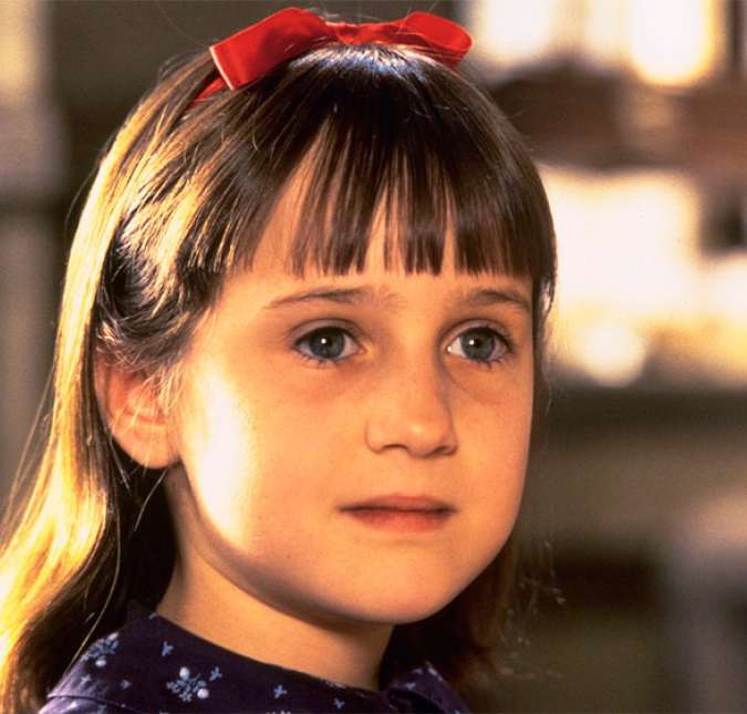 Matilda, quando vai falar sobre o autor Charles Dickens, acidentalmente fala o nome errado, Darles Chickens. O errinho de pronúncia, na verdade, é uma referência à um outro livro de Roald Dhal, The BFG, em que o personagem principal simplesmente não consegue falar o nome do autor corretamente. Matilda, quando vai falar sobre o autor Charles Dickens, acidentalmente fala o nome errado, Darles Chickens. O errinho de pronúncia, na verdade, é uma referência à um outro livro de Roald Dhal, The BFG, em que o personagem principal simplesmente não consegue falar o nome do autor corretamente.