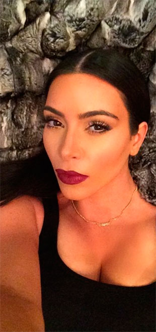 Mãe de Kim Kardashian diz que ela está obcecada por <i>selfies</i>
