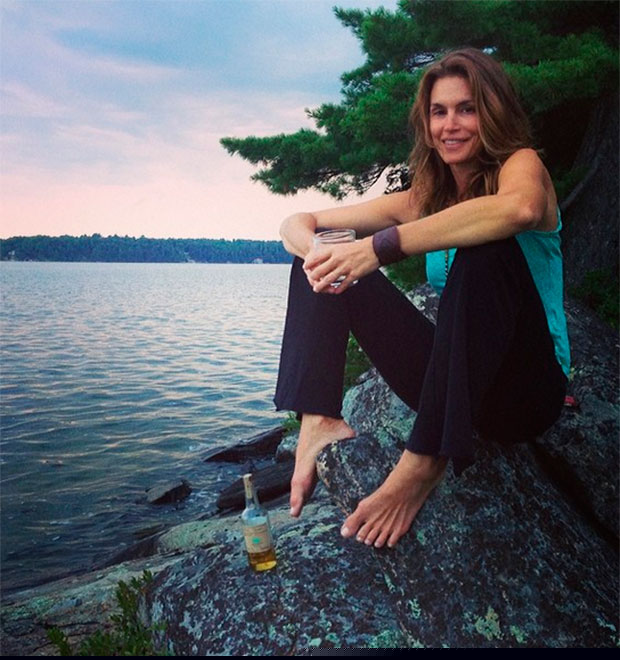 Cindy Crawford aproveita férias ao lado da família