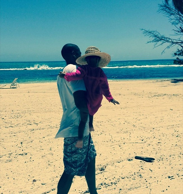 Beyoncé posta foto de Jay Z com Blue em meio a rumores