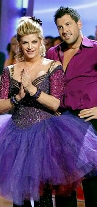 Dançarino de <i>Dancing With The Stars</i> conta que a Cientologia o afastou de Kirstie Alley