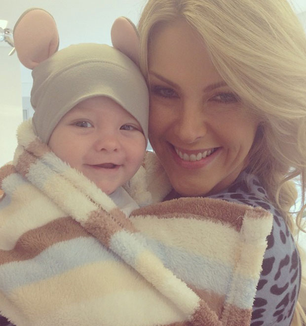 Ana Hickmann protege o filho das temperaturas baixas com gorro de ratinho