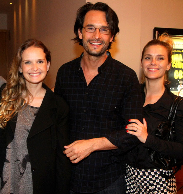 Rodrigo Santoro prestigia colegas em peça no Rio de Janeiro
