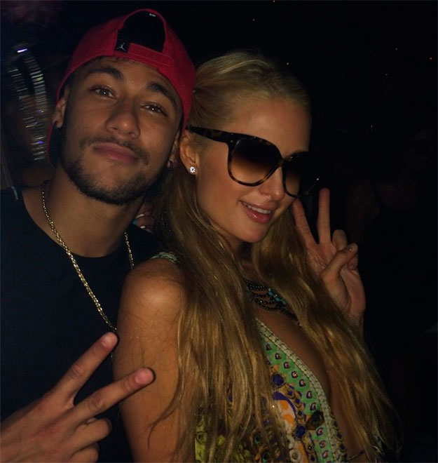 Paris Hilton encontra Neymar em Ibiza