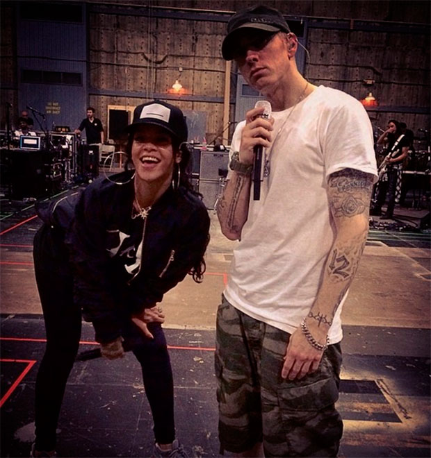 Eminem se prepara para começar turnê com Rihanna e posta foto do ensaio