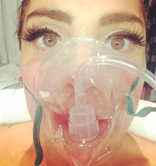 Lady Gaga é hospitalizada depois de vomitar no palco