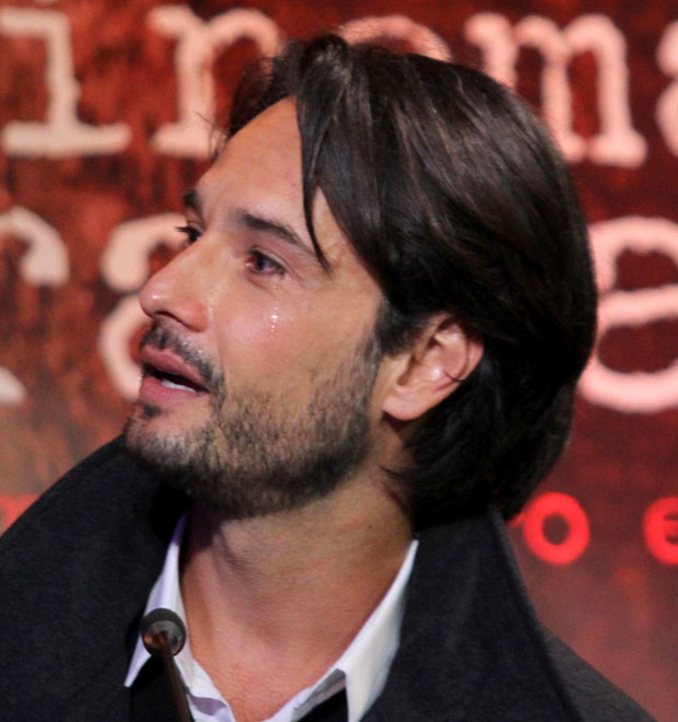 Rodrigo Santoro se emociona ao receber prêmio no <i>Festival de Cinema de Gramado</i>