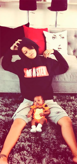 Rihanna mostra como sua sobrinha é pequena. Veja!