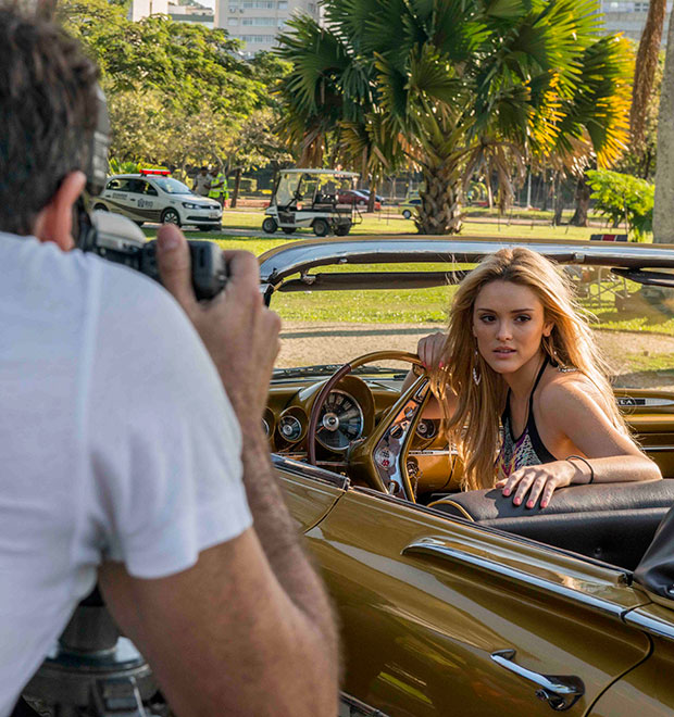 Isabelle Drummond estrela nova campanha de roupas