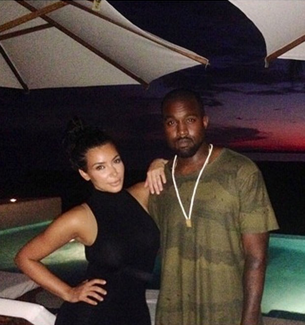 Kim Kardashian aproveita o pôr do sol com Kanye West no México