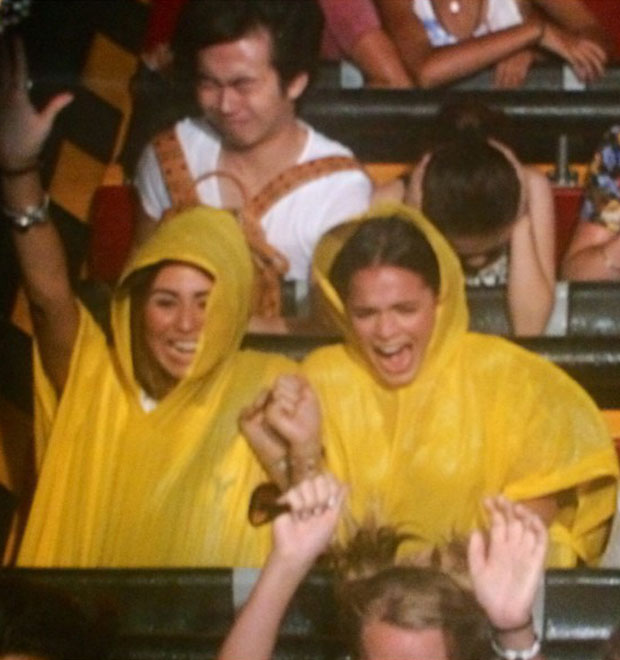 Com cara de medo, Bruna Marquezine publica foto em montanha-russa. Veja!