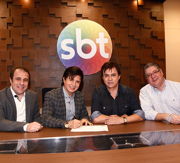Chitãozinho e Xororó assinam contrato com o <i>SBT</i>