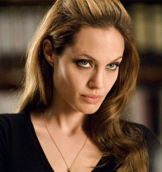Babá de Angelina Jolie revela que a atriz tinha distúrbios alimentares