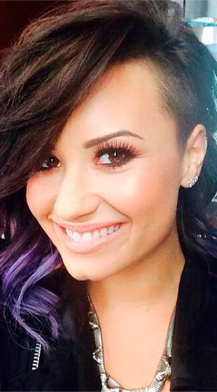 Demi Lovato revela que fã soltou gases ao conhecê-la