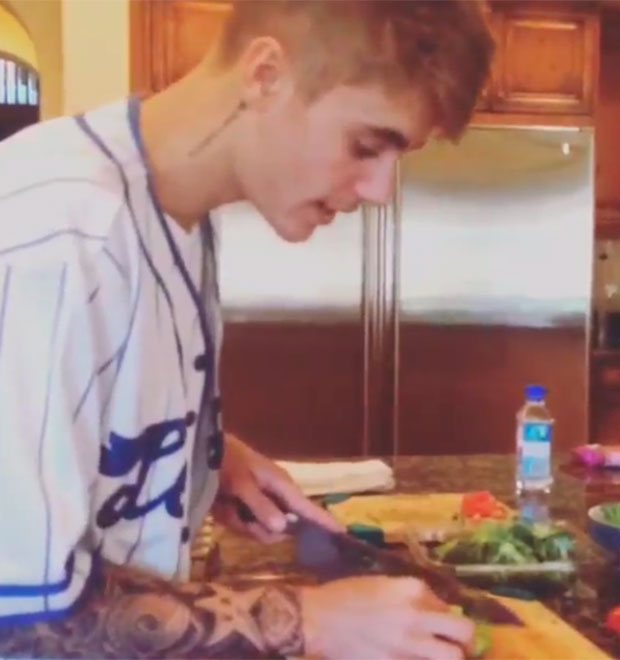 Justin Bieber cozinha com Selena Gomez