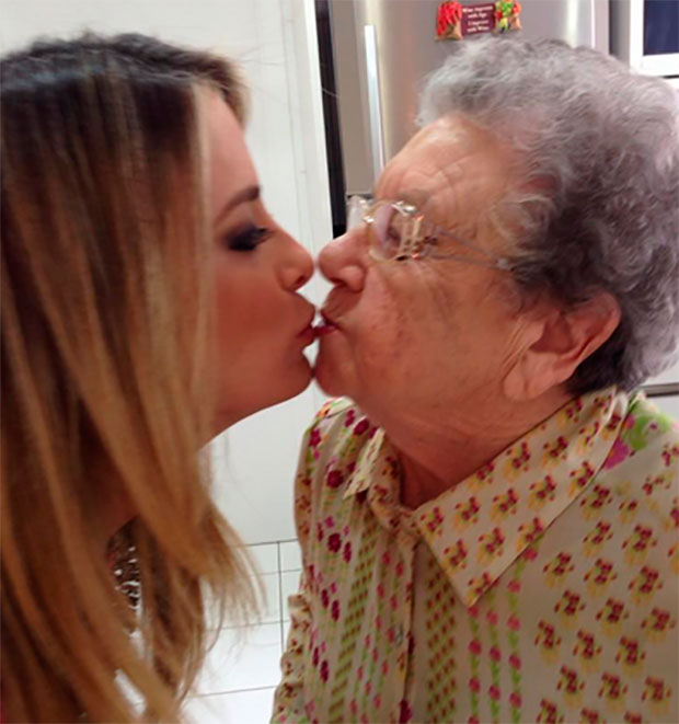 Ticiane Pinheiro dá selinho em Palmirinha. Descubra qual foi a ocasião!