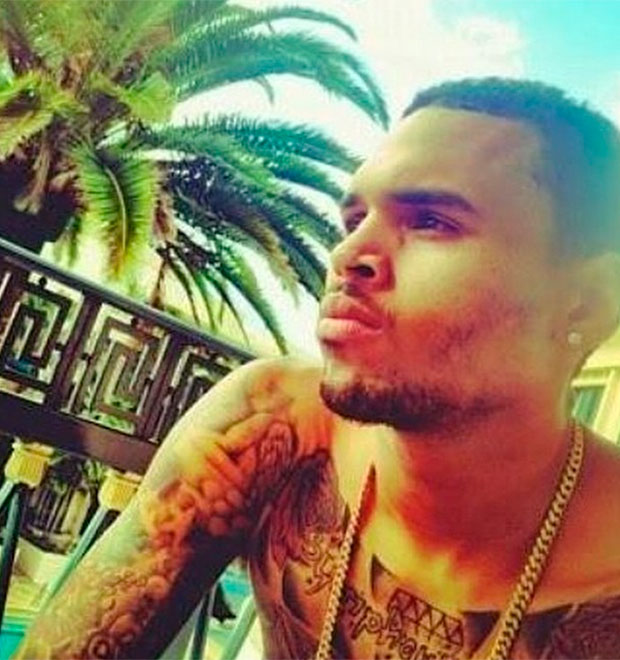 Chris Brown diz que ganhou 16 quilos quando estava preso