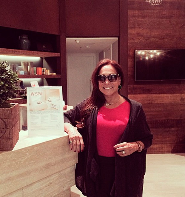 Susana Vieira muda o visual e aparece morena
