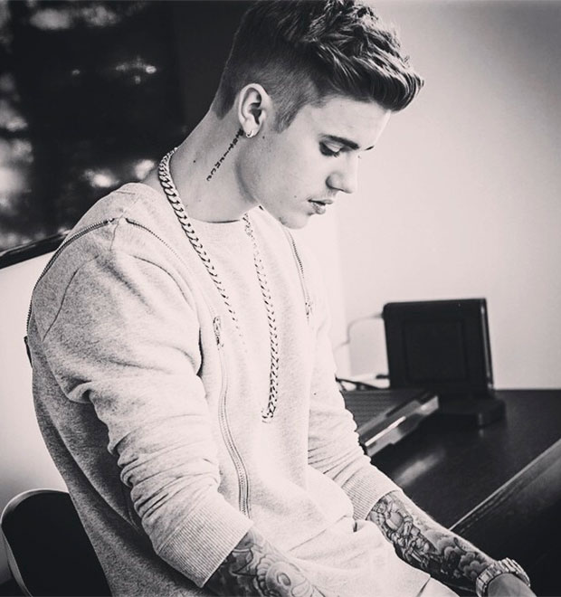 Justin Bieber machuca o tímpano mergulhando